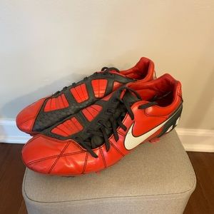 Nike T90 Fútbol Cleats